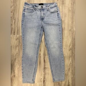 NWOT White House Black Market Light Blue Ankle Skinny Jeans